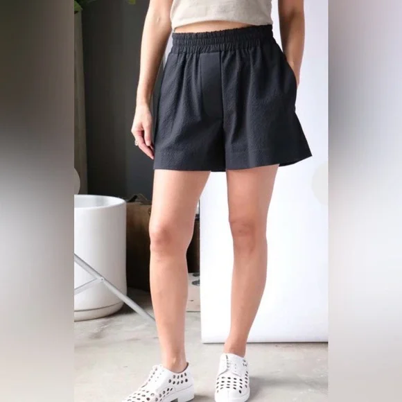 Smythe Boxer Short Black Textured Fabric Side Pockets Side Slits Size Small - Picture 2 of 8